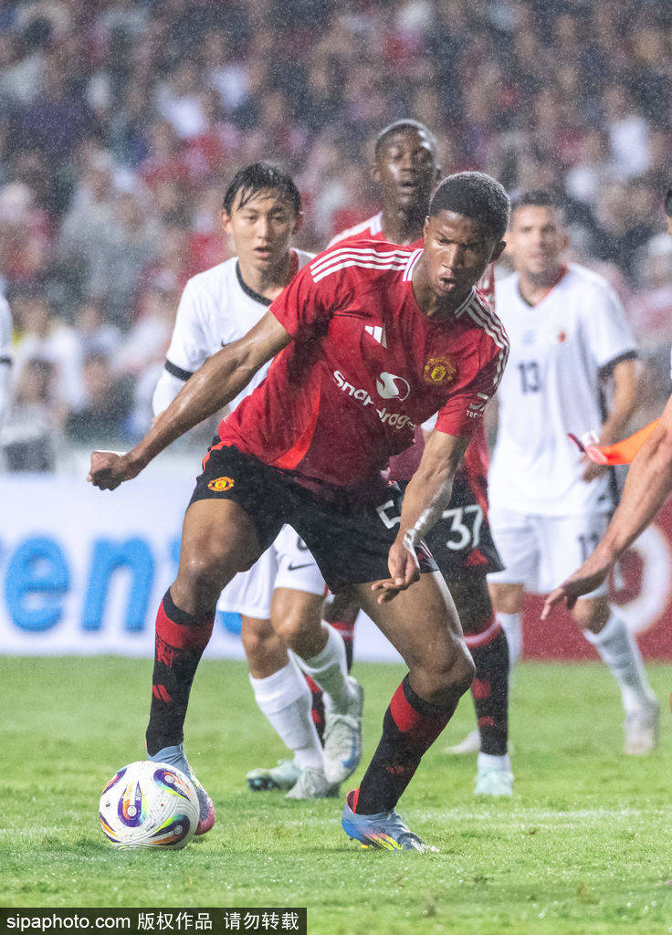 曼联8500万镑猎物有戏！德甲专家成红魔秘密武器，埃基蒂克转会迎重大突破